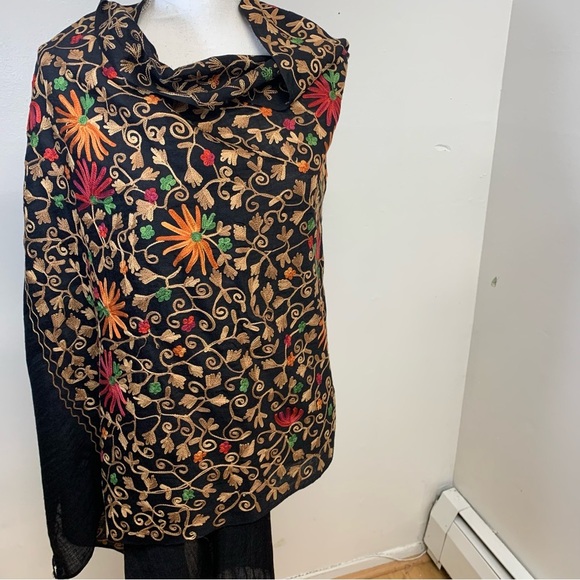 Sevya Handmade Wrap Shaw  Black All Over Floral Embroidered  Fringe Wool Viscose - Picture 3 of 12